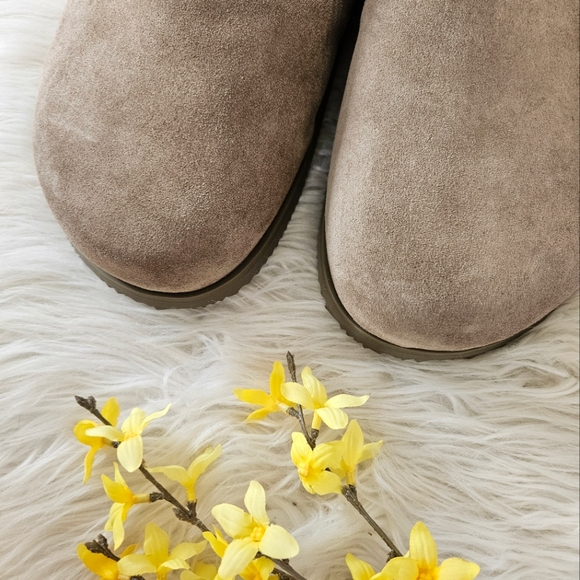 NIB VINCE 'Decker' Shearling-lined Suede Clog, 10.5 - Picture 9 of 12